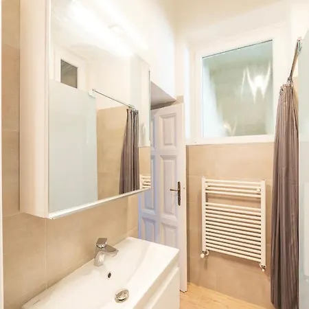 Shining Bright Two Bedroom Next To Andrassy Ave *