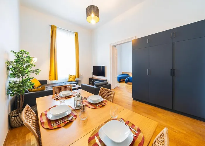 Appartamento Shining Bright Two Bedroom Next To Andrassy Ave *