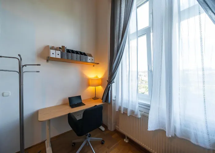 Appartamento Shining Bright Two Bedroom Next To Andrassy Ave