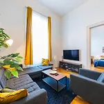 Shining Bright Two Bedroom Next To Andrassy Ave Apartmán