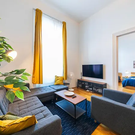 Shining Bright Two Bedroom Next To Andrassy Ave Apartament
