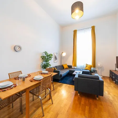 Shining Bright Two Bedroom Next To Andrassy Ave Apartament