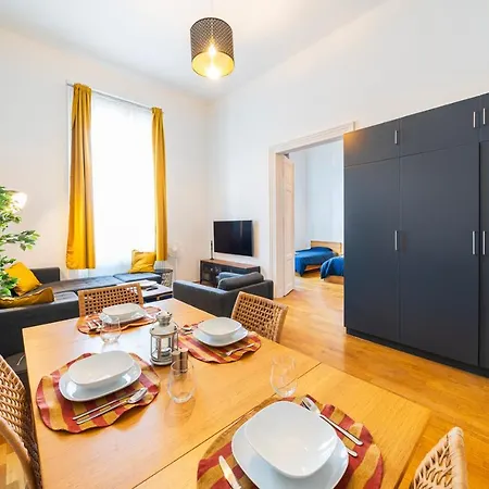 Lägenhet Shining Bright Two Bedroom Next To Andrassy Ave *