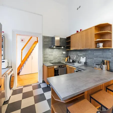 Shining Bright Two Bedroom Next To Andrassy Ave Lägenhet
