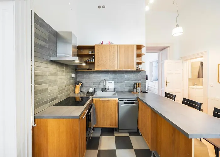 Shining Bright Two Bedroom Next To Andrassy Ave * بودابست